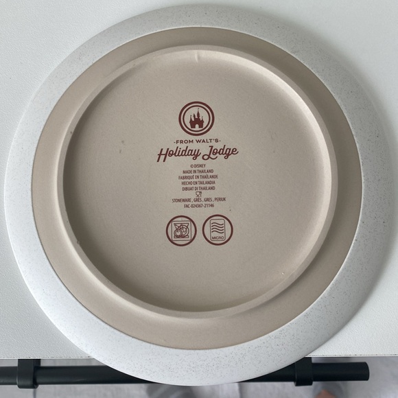 Disney Parks Walt’s Holiday Lodge Collection set of 4 salad plates - Picture 7 of 11